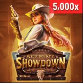 Mesa de poker ao vivo com cartas e fichas em estúdio de cassino
